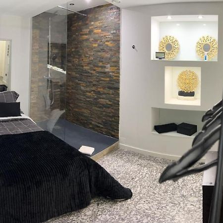 Modern Room With Indoor Shower Near The River - Quarto Moderno Com Duche Interior Proximo Da Ribeira บีลาโนวาเดกายา ภายนอก รูปภาพ