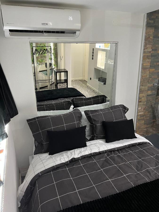 Modern Room With Indoor Shower Near The River - Quarto Moderno Com Duche Interior Proximo Da Ribeira บีลาโนวาเดกายา ภายนอก รูปภาพ