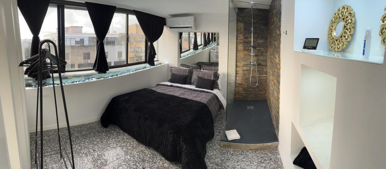 Modern Room With Indoor Shower Near The River - Quarto Moderno Com Duche Interior Proximo Da Ribeira บีลาโนวาเดกายา ภายนอก รูปภาพ