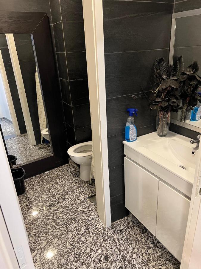 Modern Room With Indoor Shower Near The River - Quarto Moderno Com Duche Interior Proximo Da Ribeira บีลาโนวาเดกายา ภายนอก รูปภาพ