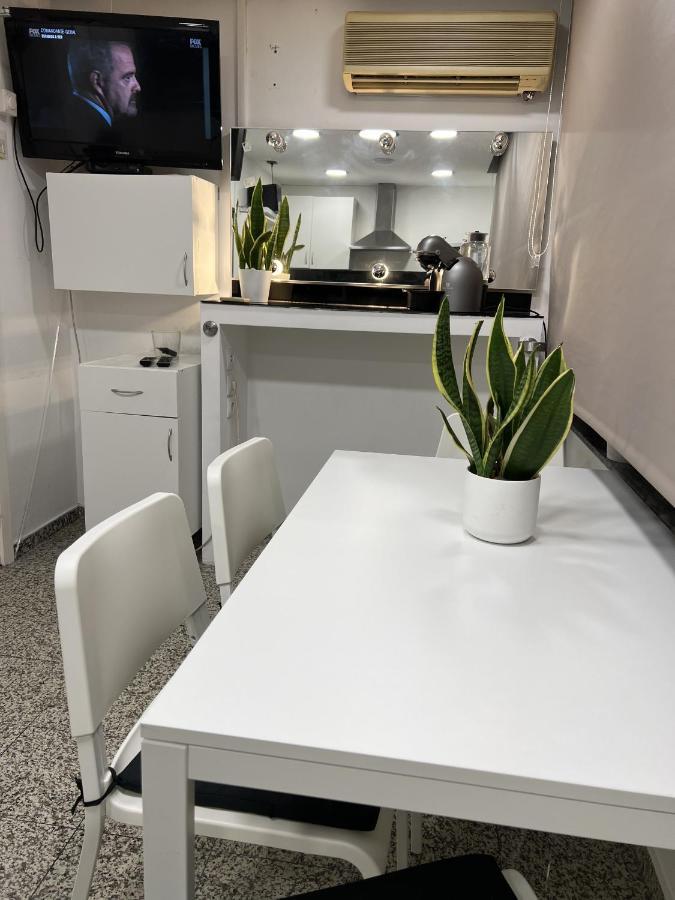 Modern Room With Indoor Shower Near The River - Quarto Moderno Com Duche Interior Proximo Da Ribeira บีลาโนวาเดกายา ภายนอก รูปภาพ