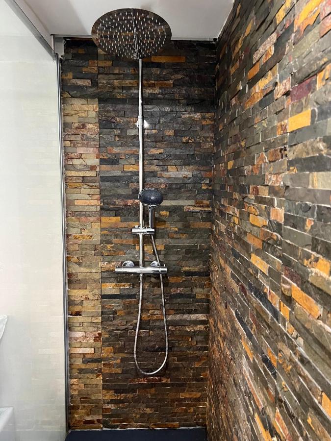Modern Room With Indoor Shower Near The River - Quarto Moderno Com Duche Interior Proximo Da Ribeira บีลาโนวาเดกายา ภายนอก รูปภาพ