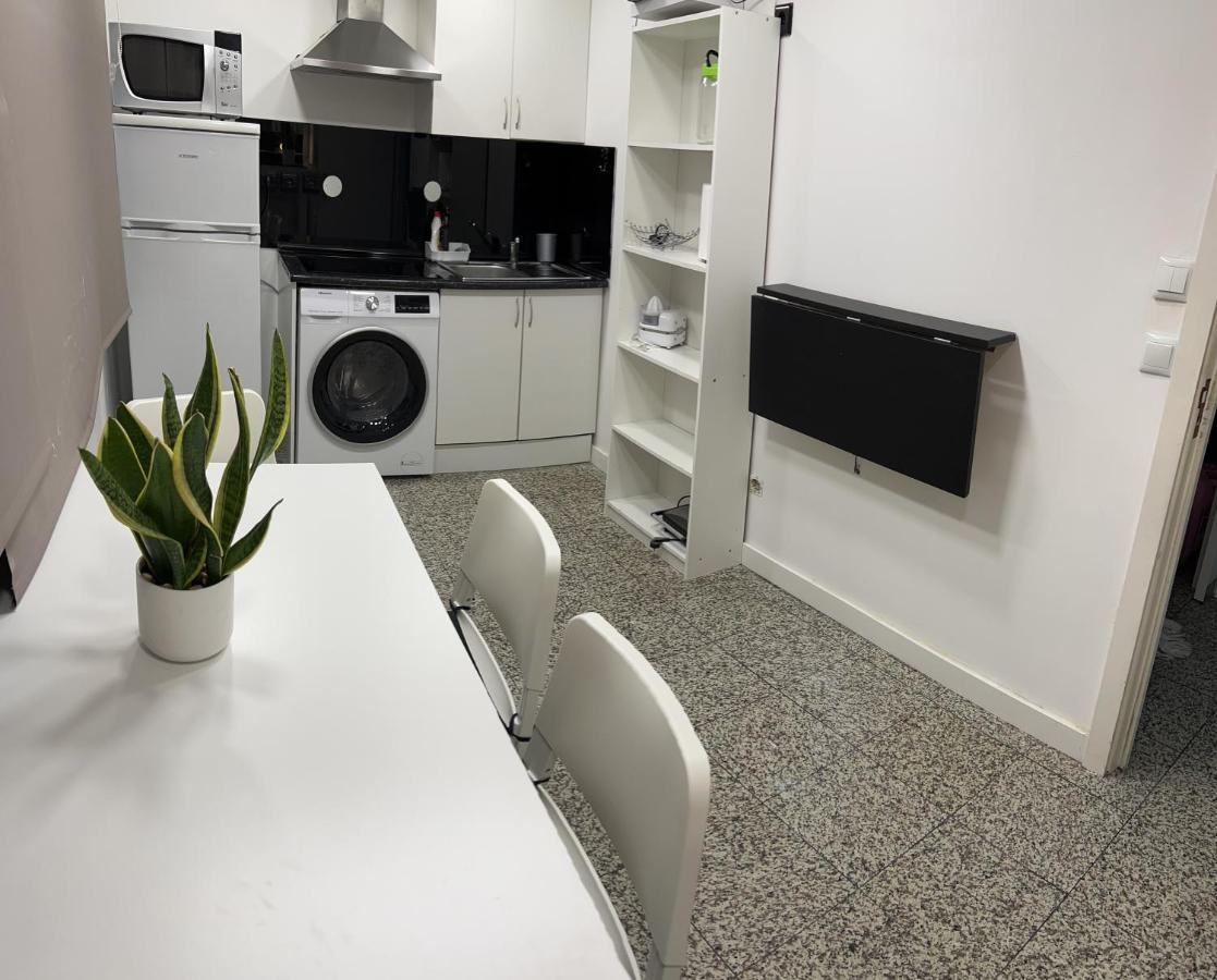 Modern Room With Indoor Shower Near The River - Quarto Moderno Com Duche Interior Proximo Da Ribeira บีลาโนวาเดกายา ภายนอก รูปภาพ