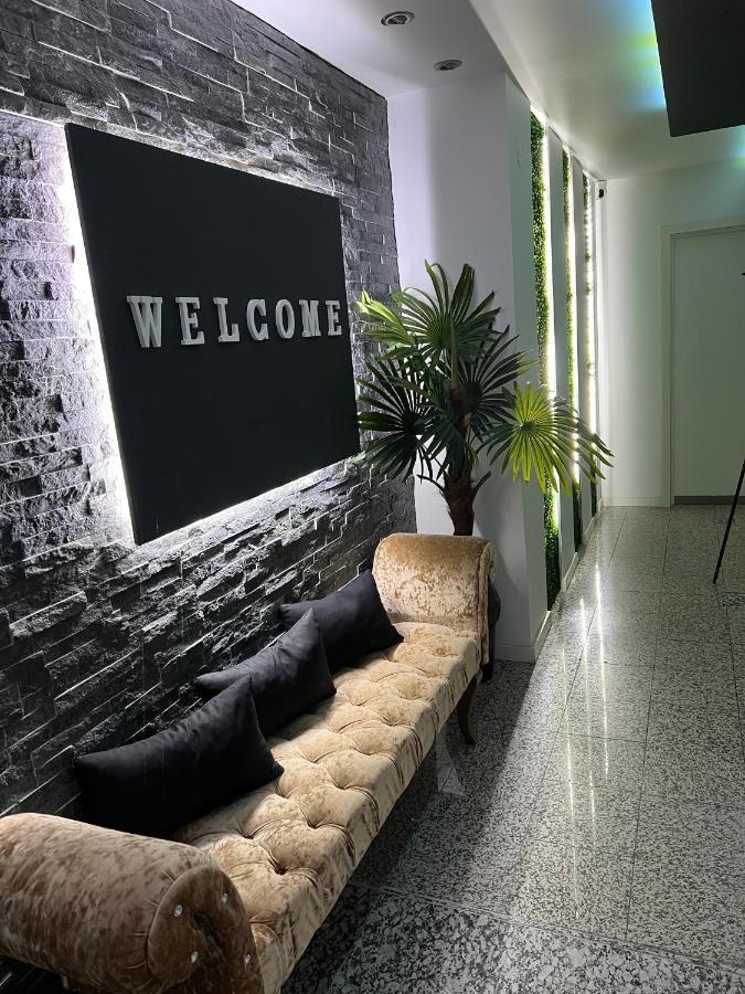 Modern Room With Indoor Shower Near The River - Quarto Moderno Com Duche Interior Proximo Da Ribeira บีลาโนวาเดกายา ภายนอก รูปภาพ